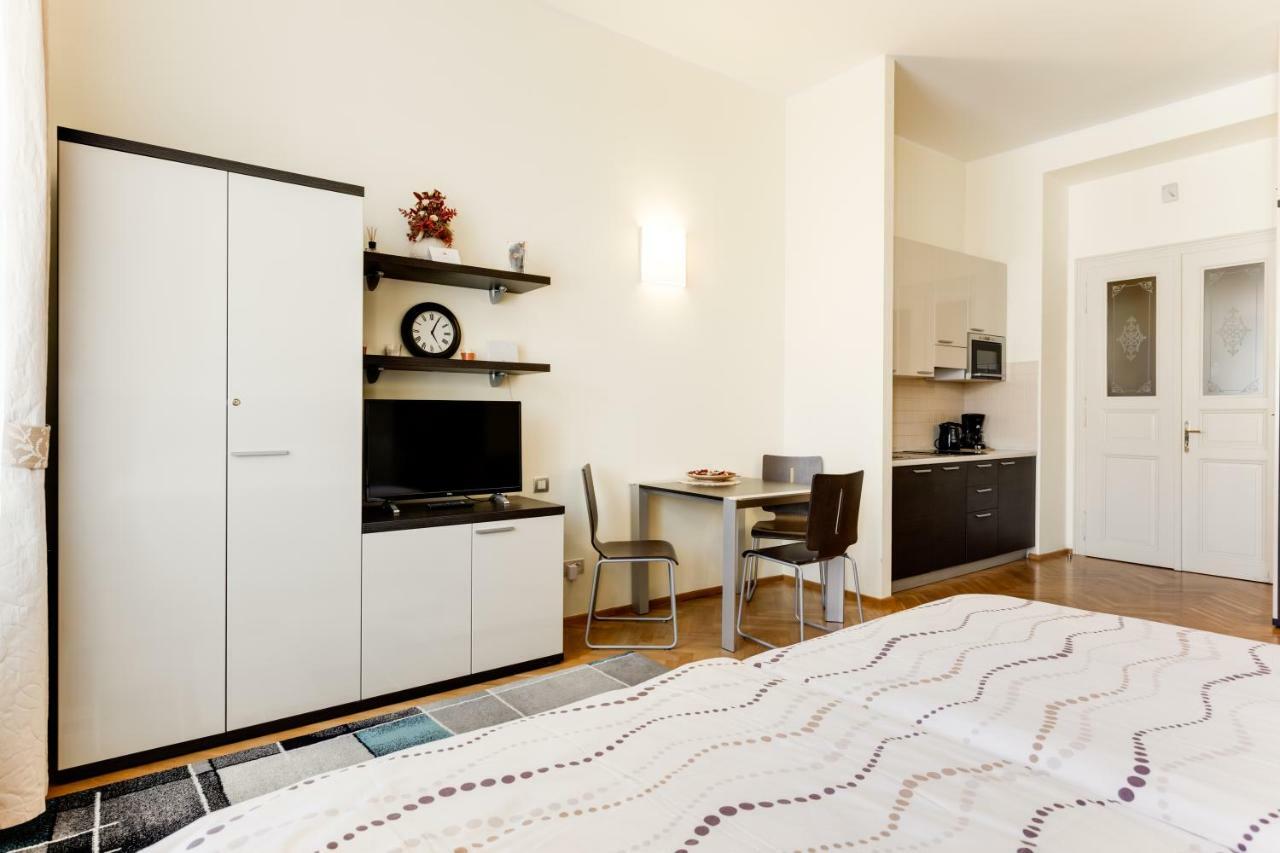 Halkova Studio Prague Luaran gambar