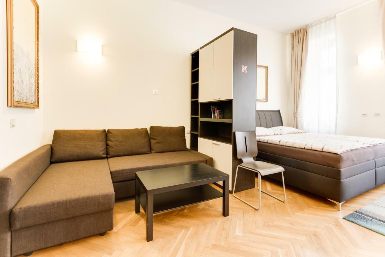 Halkova Studio Prague Luaran gambar